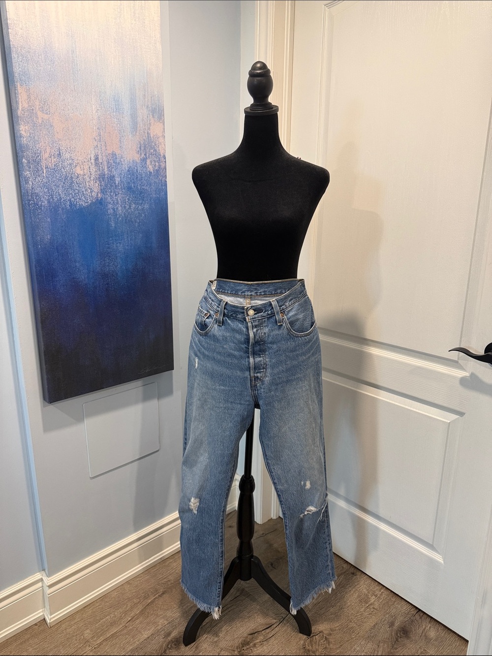 Premium Levi’s Strauss 501 Distressed Women's Jeans - Light Blue